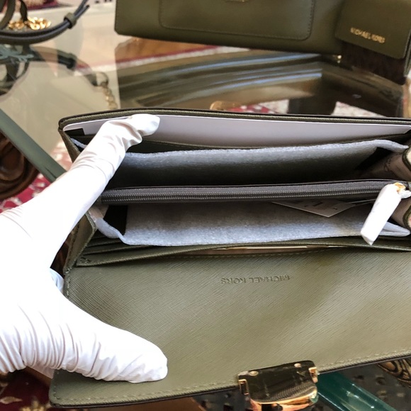 Authentic 4PCS handbag&wallet&card Case&Pom Pom - Picture 3 of 8